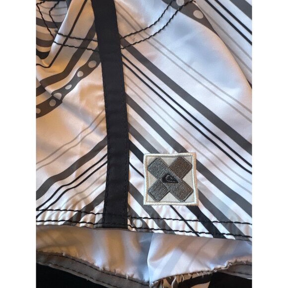 Quiksilver Men's Striped Board Shorts Size 33 - Picture 3 of 5